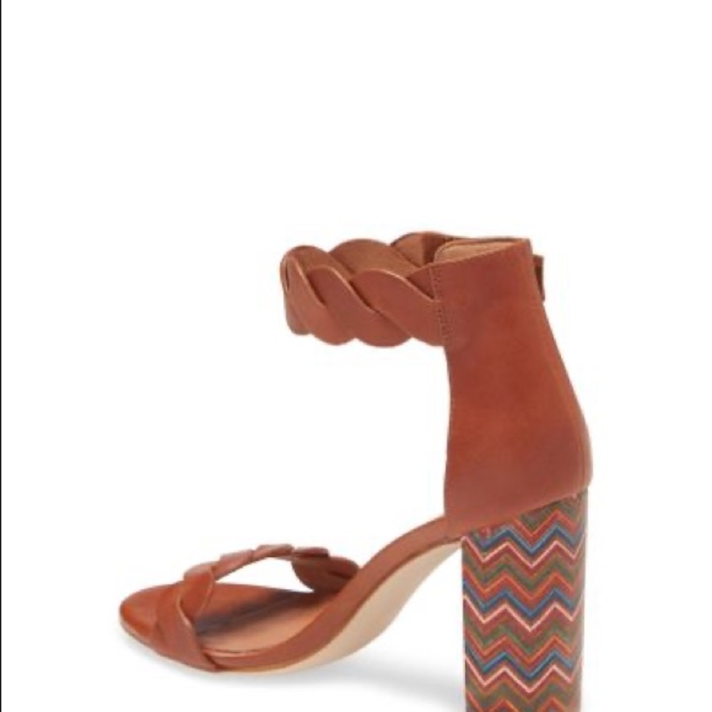 NIB Jeffrey Campbell Lindsay Chevron Heel Size 7